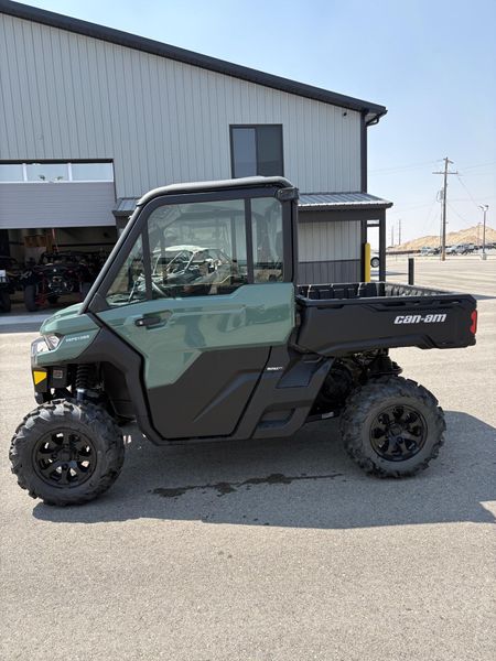New 2026 Can-Am DEFENDER DPS CAB HD10 