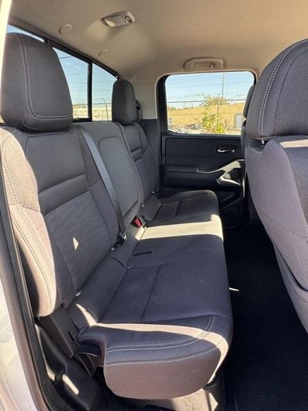 Used 2024 Nissan Frontier SVImage 15