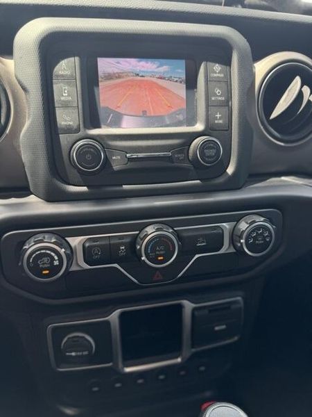 Used 2020 Jeep Gladiator SportImage 18