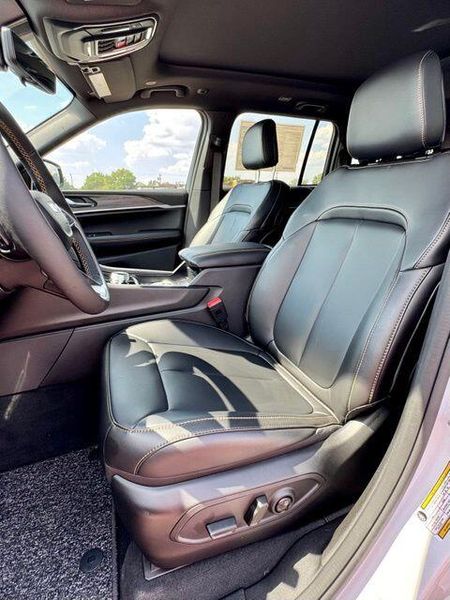 New 2026 Jeep Grand Cherokee 85th Anniversary Edition 4x4Image 11