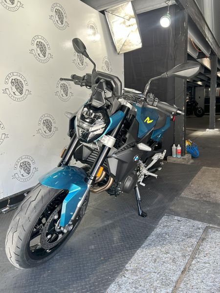 2025 BMW F 900 R 