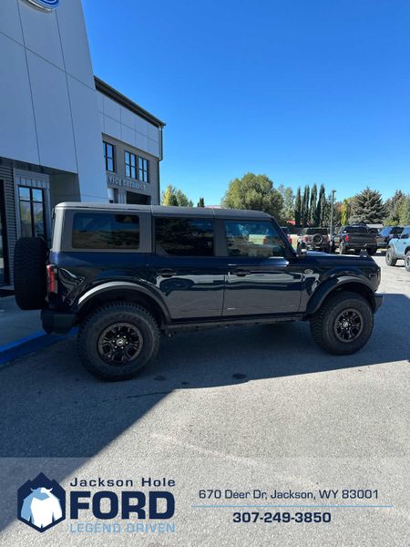 2021 Ford Bronco Wildtrak photo 2