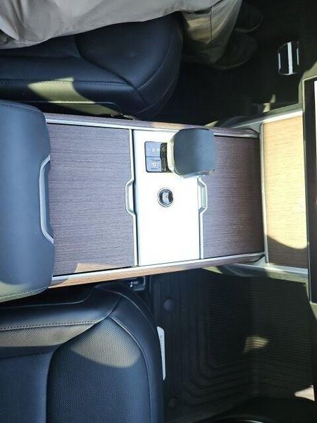 Used 2025 Land Rover Range Rover SE