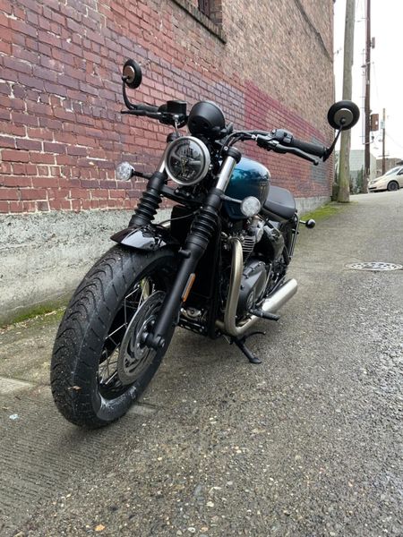 2026 Triumph BONNEVILLE BOBBER