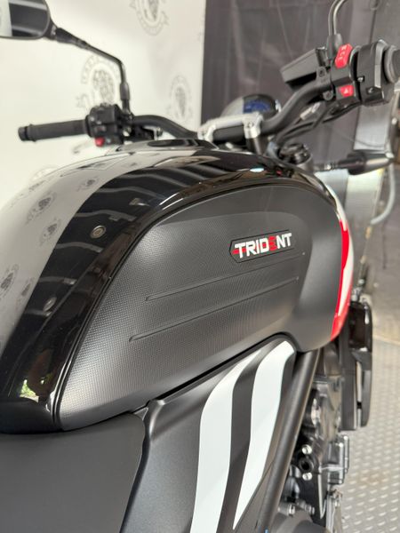 2025 Triumph TRIDENT 660 
