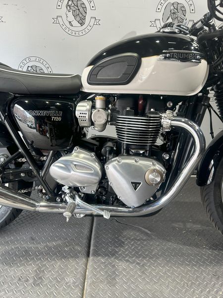 2024 Triumph BONNEVILLE T120