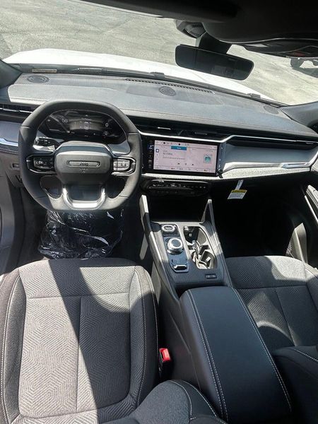 New 2026 Jeep Cherokee LaredoImage 7