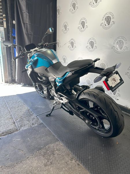 2025 BMW F 900 R 