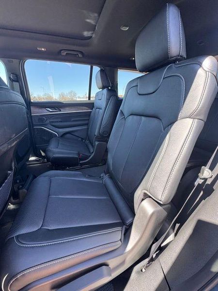 New 2026 Jeep Grand Cherokee L Limited Reserve 4x4Image 11