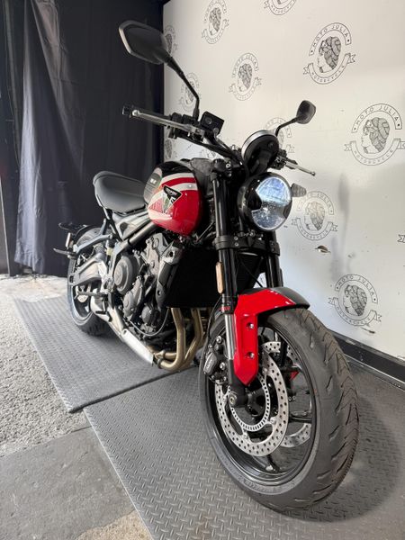 2025 Triumph TRIDENT 660 