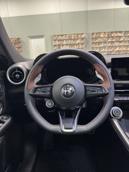 New 2025 Alfa Romeo Tonale Intensa Hybrid EawdImage 11