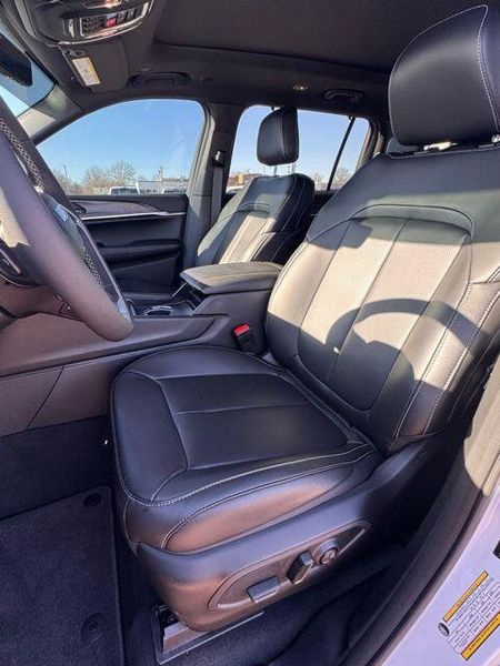 New 2025 Jeep Grand Cherokee L Limited 4x2Image 11