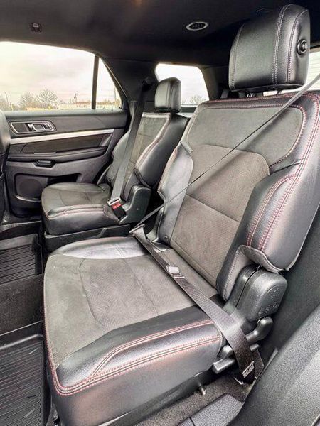 Used 2019 Ford Explorer XLTImage 12