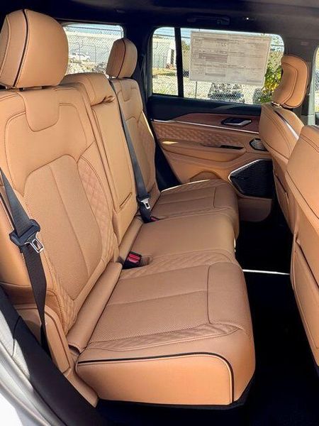 New 2025 Jeep Grand Cherokee Summit Reserve 4x4Image 15