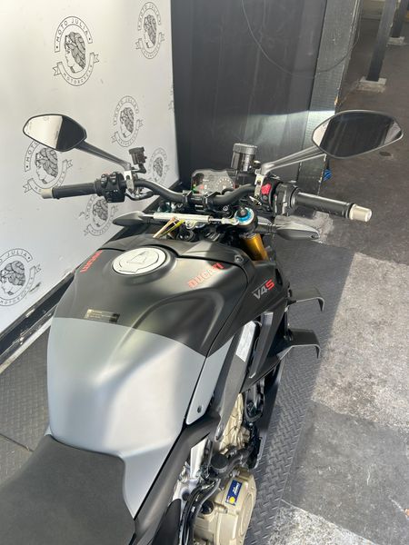 2024 Ducati STREETFIGHTER V4S