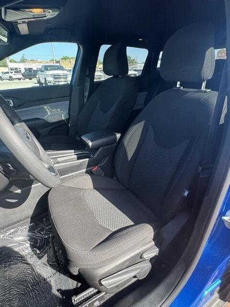 Used 2025 Jeep Compass SportImage 10