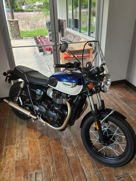 Used 2022 Triumph Bonneville T100Image 2