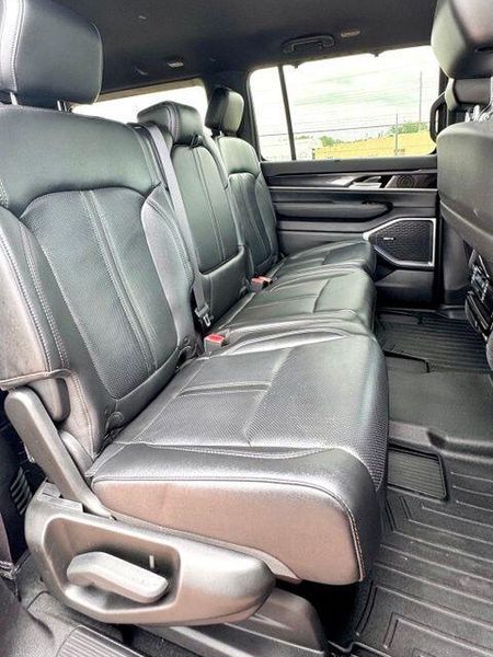 2023 Jeep Wagoneer BaseImage 15