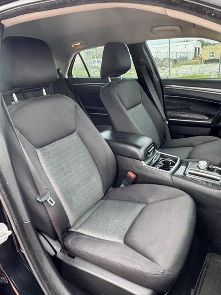 Used 2019 Chrysler 300 TouringImage 14