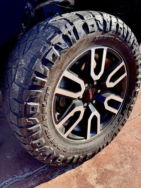 Used 2022 GMC Yukon AT4Image 14