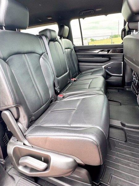 2023 Jeep Wagoneer BaseImage 15
