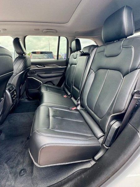 Used 2022 Jeep Grand Cherokee LimitedImage 12