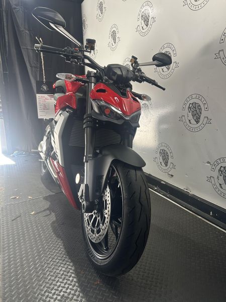 2024 Ducati STREETFIGHTER V2