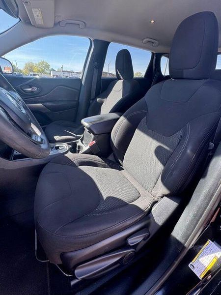 Used 2021 Jeep Cherokee LatitudeImage 9