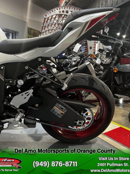2025 Kawasaki NINJA ZX-6R ABS Image 3