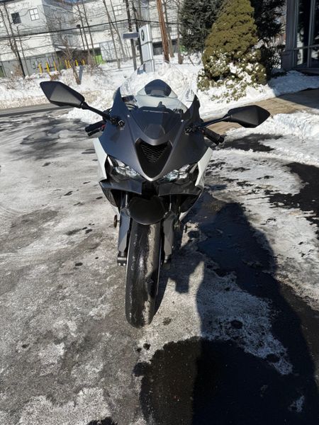2025 Kawasaki Ninja ZX6R ABS KRT EditionImage 3