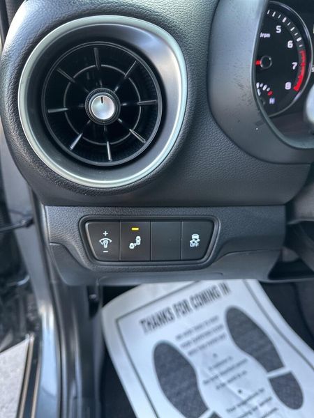 2024 Kia Forte LXSImage 19