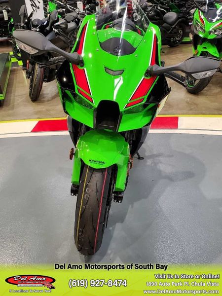 2024 Kawasaki ZX1002LRFAL-GN1  in a LIME GREEN/EBONY exterior color. Del Amo Motorsports of South Bay (619) 547-1937 delamomotorsports.com 