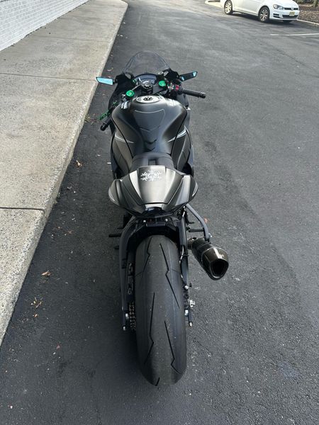 2018 Kawasaki Ninja ZX-10RR BaseImage 4