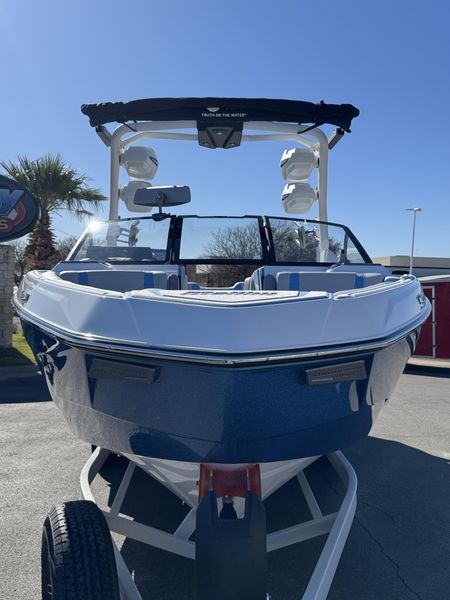 2025 MALIBU WAKESETTER 25 LSV Image 3