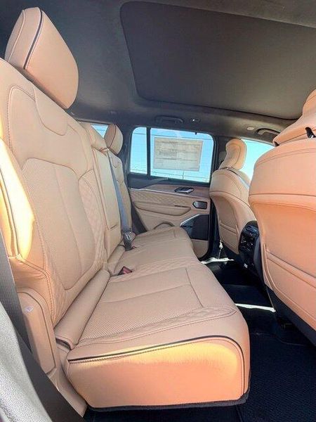 New 2027 Jeep Grand Cherokee Summit 4x4Image 16