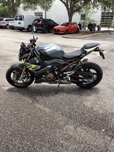 2024 BMW S 1000 R