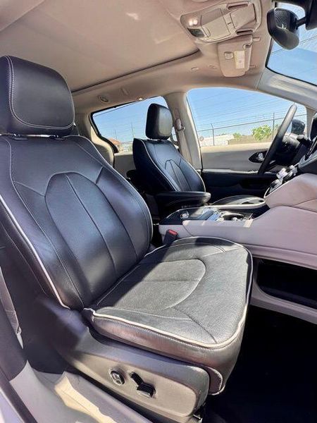 Used 2023 Chrysler Pacifica LimitedImage 15