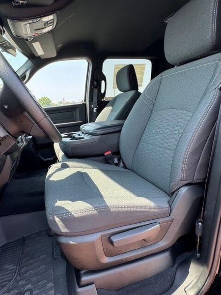 New 2026 RAM 2500 Black Express Crew Cab 4x4 8