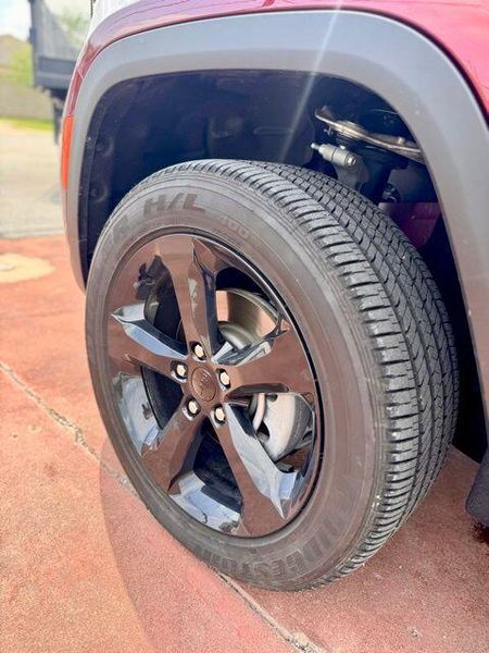 Used 2025 Jeep Grand Cherokee Altitude XImage 18