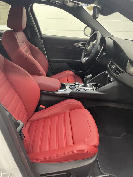 New 2025 Alfa Romeo Giulia AwdImage 10