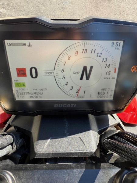 2021 Ducati Streetfighter V4 SImage 6