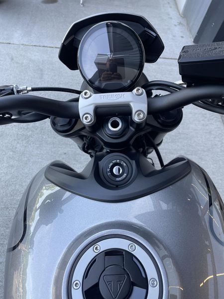 2024 Triumph Trident 660 - SILVER ICE