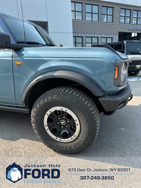 2022 Ford Bronco Badlands photo 3