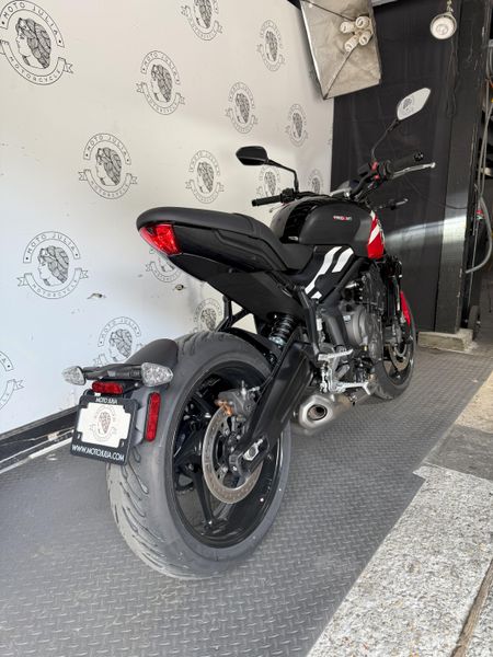 2025 Triumph TRIDENT 660 
