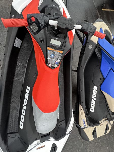 2025 SEADOO SPARK TRIXX FOR 1 WITH SOUND SYSTEM DRAGON RED AND WHITE Image 4