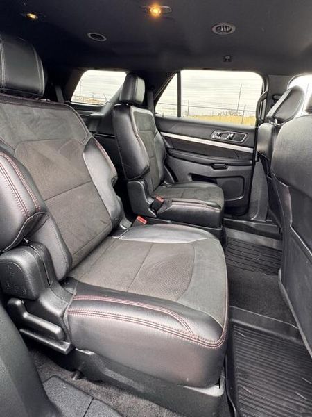 Used 2019 Ford Explorer XLTImage 16