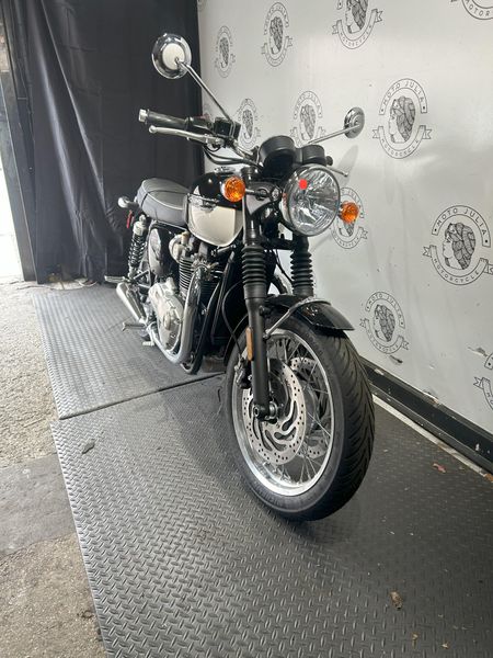 2024 Triumph BONNEVILLE T120