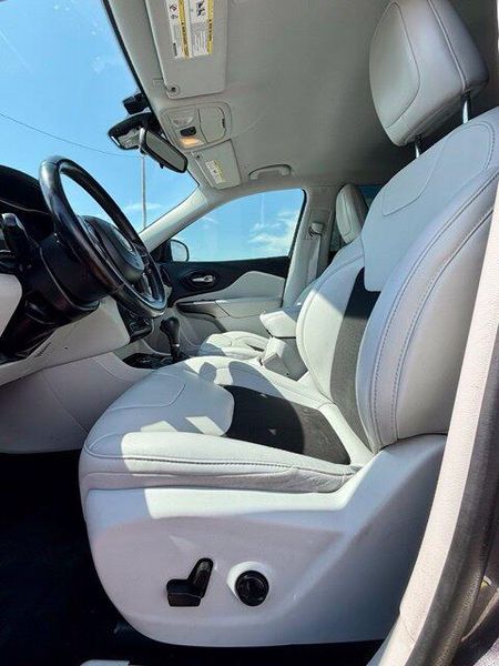 Used 2021 Jeep Cherokee Latitude PlusImage 10