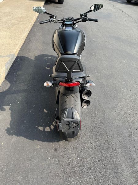 2015 Ducati DiavelImage 4