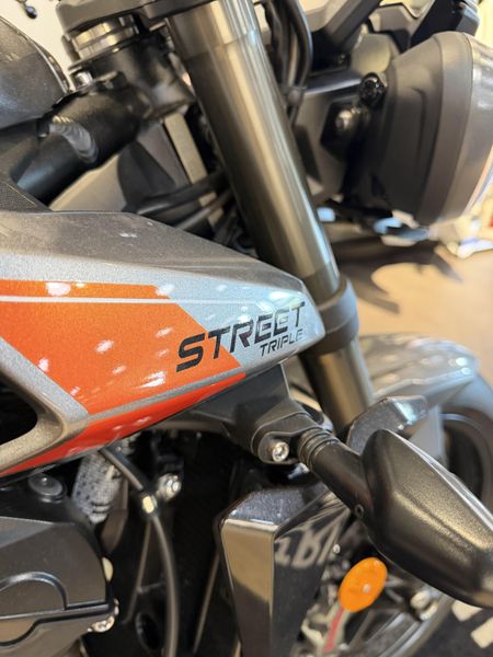 2025 Triumph Street Triple 765 RS - SILVER ICE